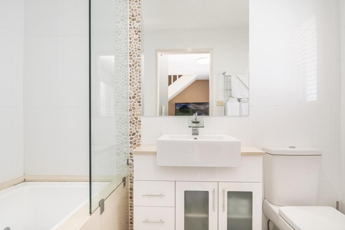 Byron Central Apartments Teluk Byron Bagian luar foto