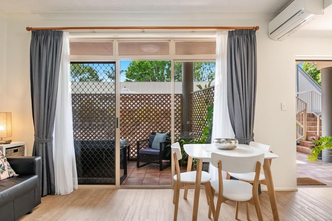 Byron Central Apartments Teluk Byron Bagian luar foto