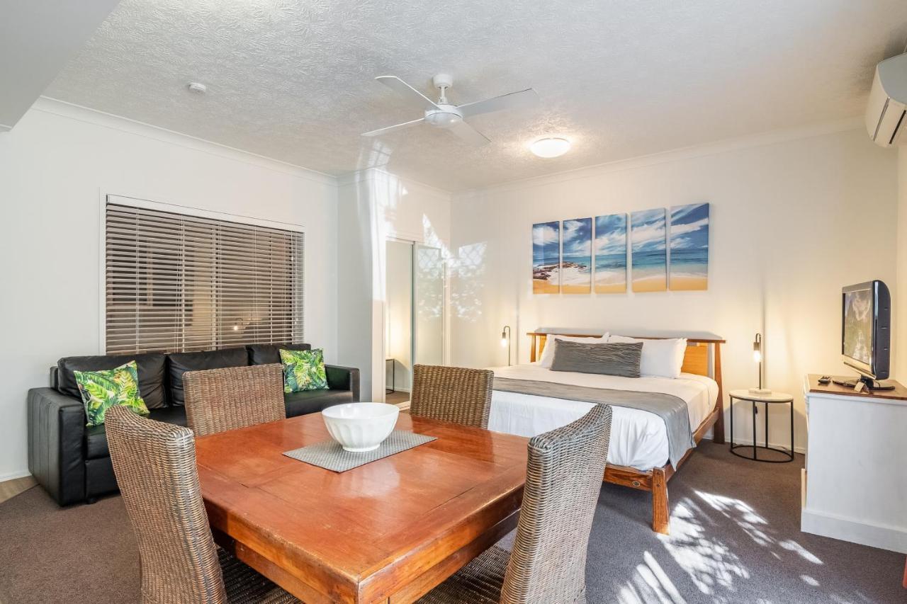 Byron Central Apartments Teluk Byron Bagian luar foto