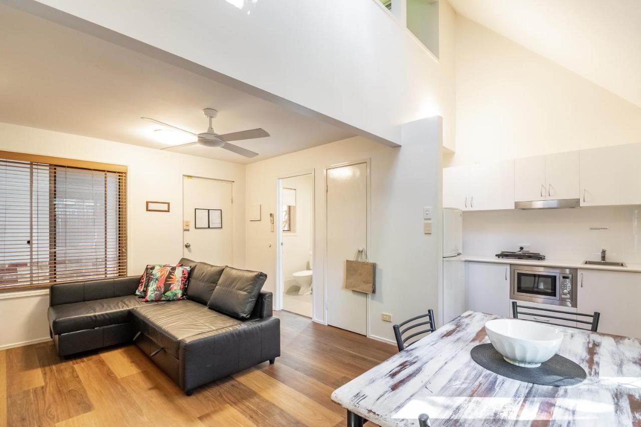 Byron Central Apartments Teluk Byron Bagian luar foto