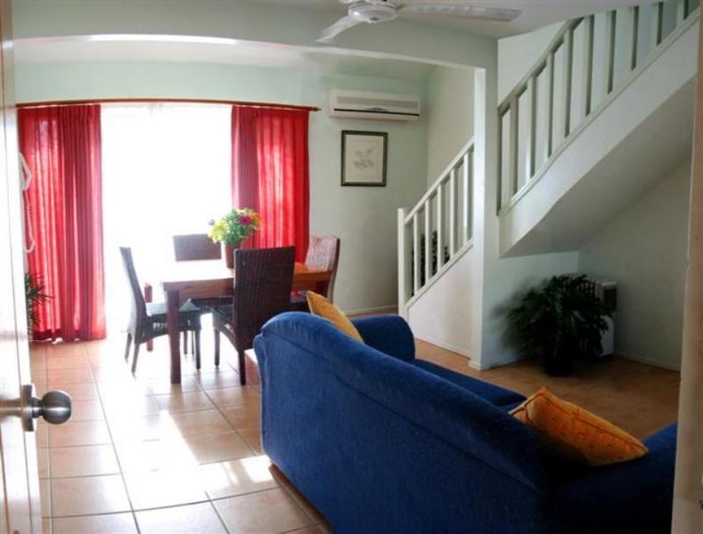 Byron Central Apartments Teluk Byron Bagian luar foto
