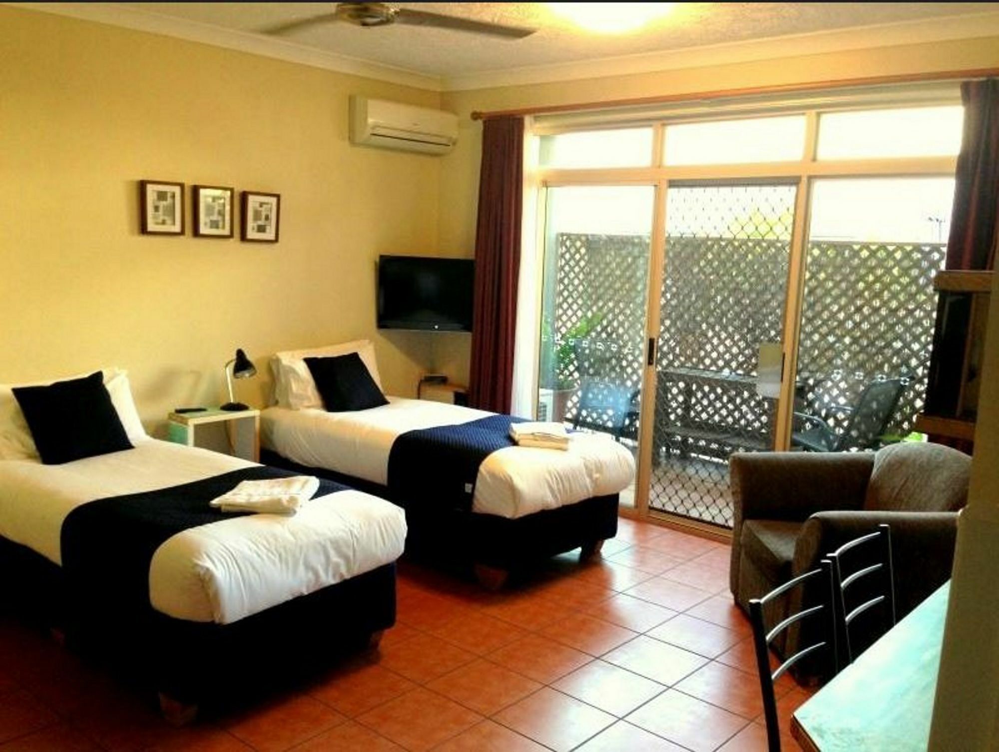 Byron Central Apartments Teluk Byron Bagian luar foto