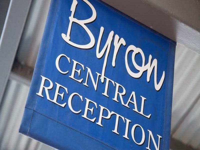 Byron Central Apartments Teluk Byron Bagian luar foto