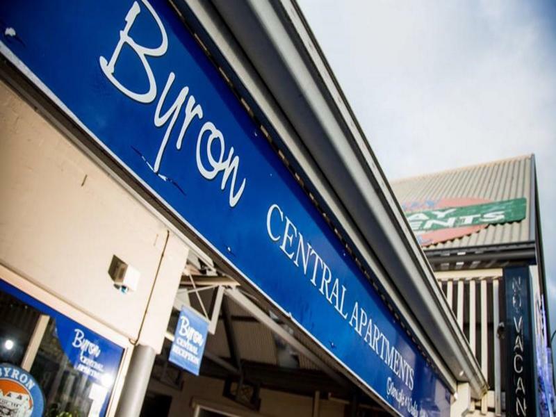 Byron Central Apartments Teluk Byron Bagian luar foto